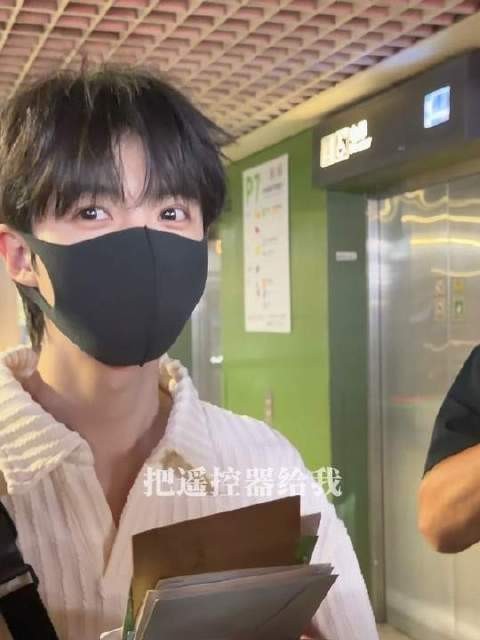 一只萌翻天的小兔兔呀