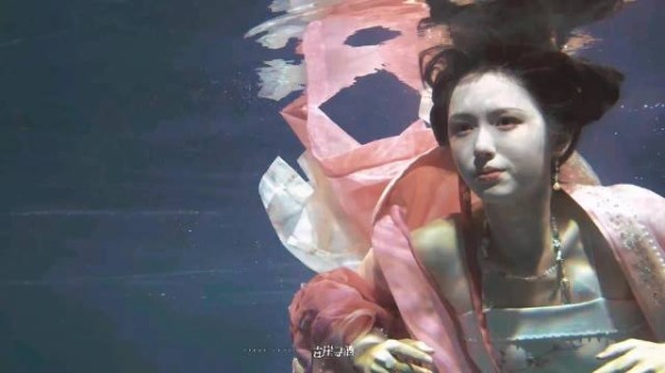 周也《一瓯春》水下镜头,怎么能有人在水下还能美成这样!这个也子美成啥了