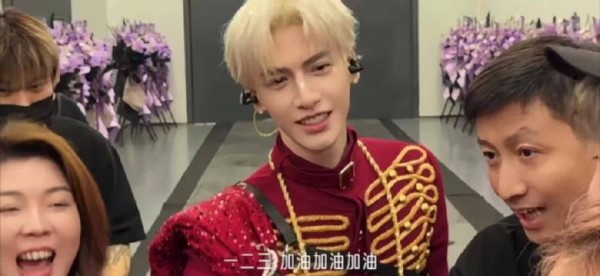 罗云熙成都站幕后vlog上线,粉丝花篮数量最多