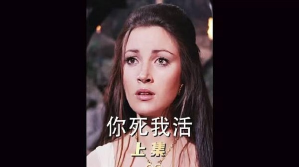 男人只是找朋友看鳄鱼，却被对方困在了鳄鱼池里！