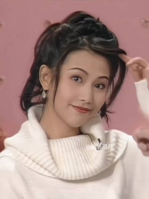 你对蔡少芬的印象来自哪里？17岁蔡少芬港姐名场面，颜值巅峰惊艳全场？
