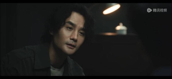 被审讯的王凯迷成智障了