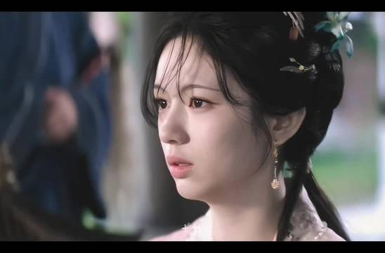 我见犹怜,周也在一瓯春里美得恰到好处