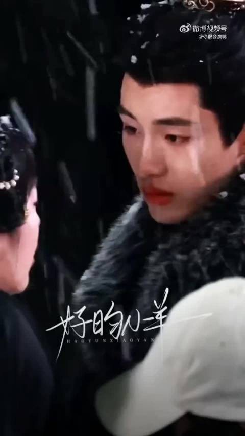 太会吻了，邓恩熙董思成两个人破碎感拉满！