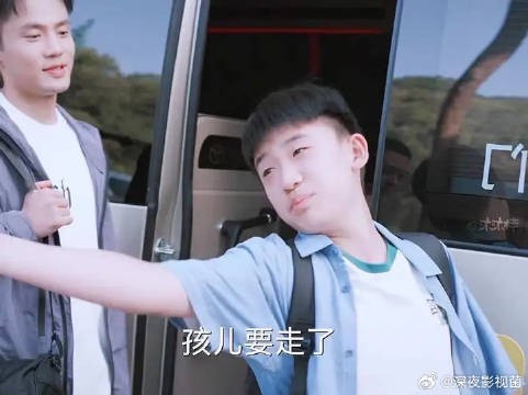 刘向上忘记和老婆的结婚纪念日，刚离开又掉头回去