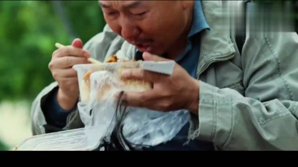 “一盒红烧牛肉饭,承载了父亲最深沉的爱与最温柔的”