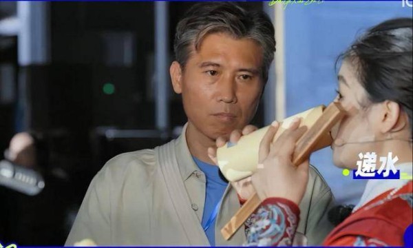 陈丽君水杯专人不离手?不是耍大牌,是戏曲演员的饭碗底线
