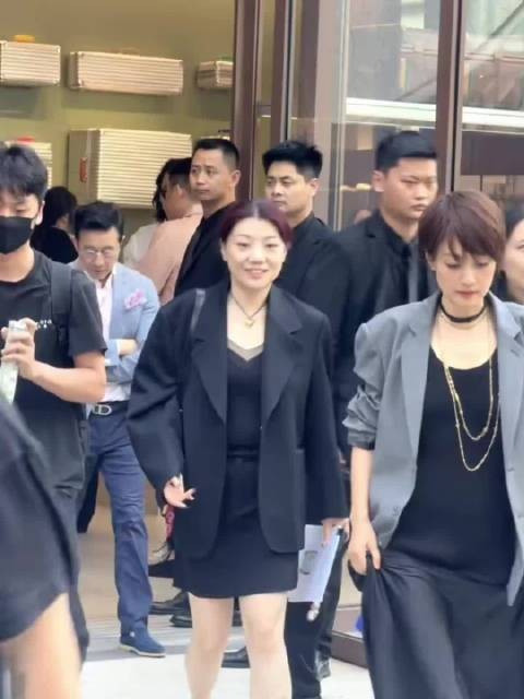 马伊琍穿巨大爱心战袍，展罗子君通透力量
