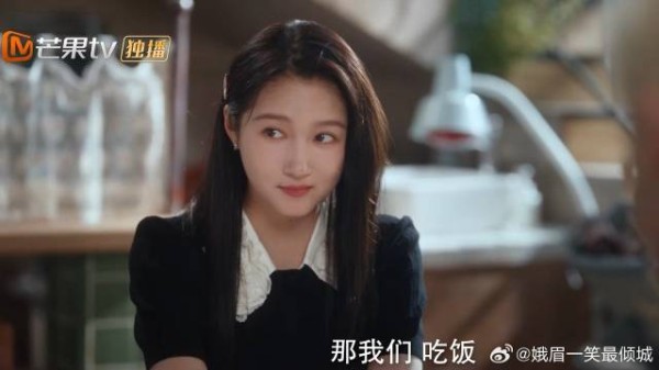 《耀眼》 晴也帮助奶奶治病,是全家大恩人,小姨做一桌好吃的犒劳她