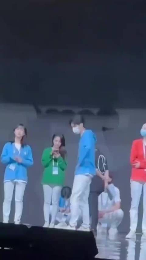 王鹤棣粉丝澄清引争议，两派证明结果相反