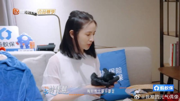 花少民宿的收纳KPI,依晨姐一个人就能全包圆,根本不用其他嘉宾动手搭把手