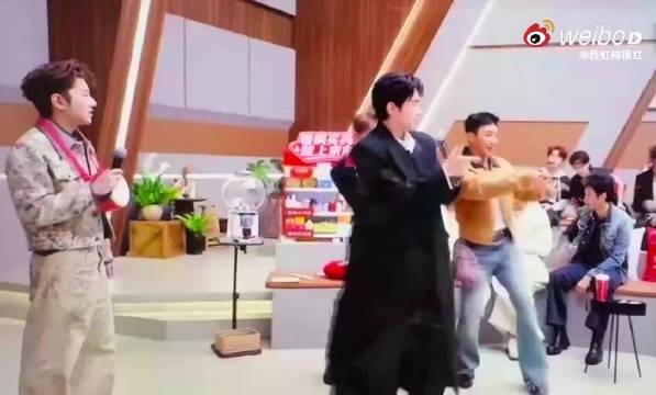 刘畊宏评张彬彬跳舞像宽粉,真相是梗非锐评