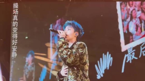 王俊凯今晚演唱会首唱了周杰伦作曲的那页夏天！