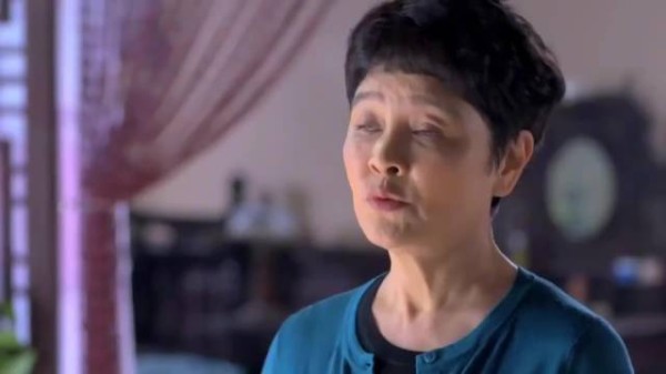 婆婆给外孙女金锁,孙子什么都没有,儿媳掏个更大的打她脸