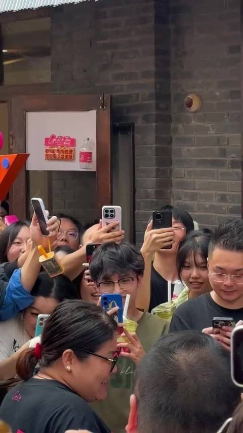 顶流到哪里都是顶流