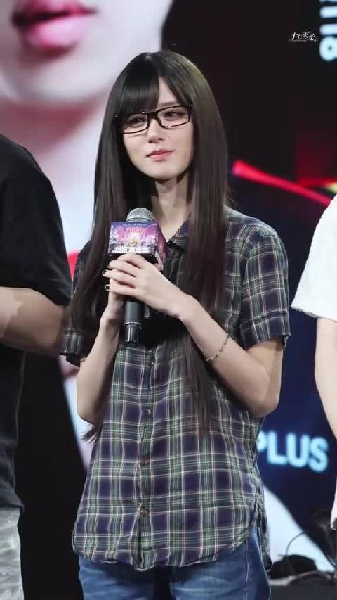 井川里予cos艾薇儿撞脸相似度高,能力获赞