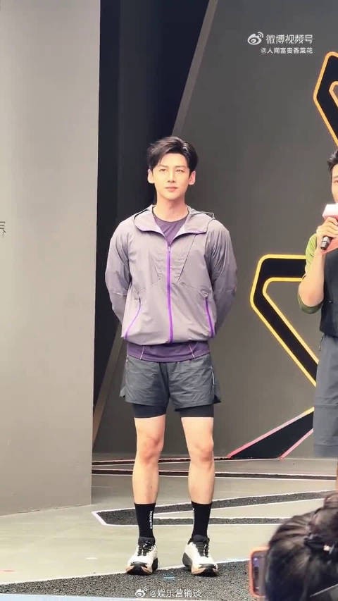 怎么会想到这么穿,又离谱又好笑
