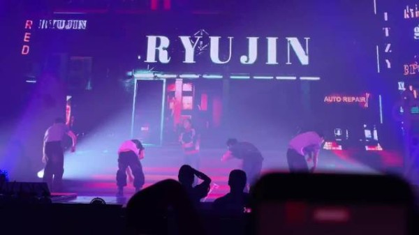 帅字已经无法形容! 申留真《REDRED》直拍