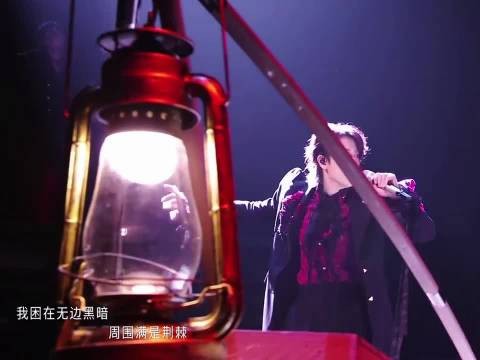陈若轩吸血鬼王子造型，披哥三公勇敢突破