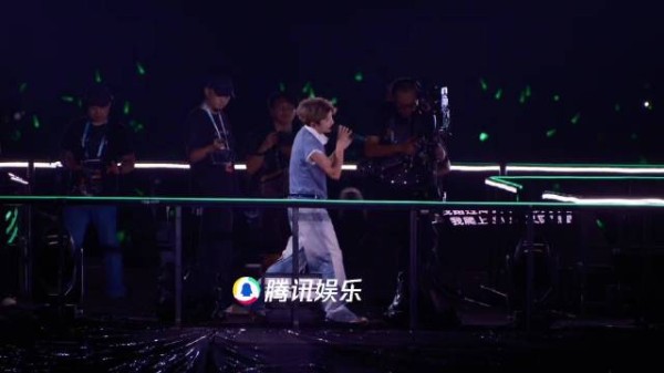 王源演唱会现场《源》直拍，旋律独白寻回初始