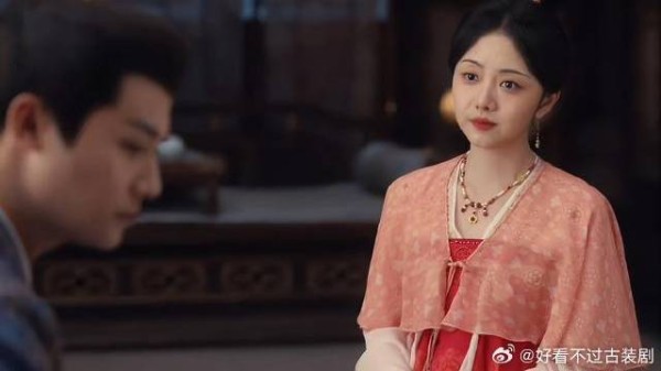 杨静澜想和老婆贴贴，这不一不小心季英英就点坑里去了