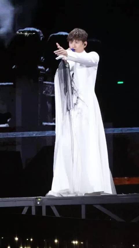 张杰天下舞台融入家国情怀,唱出东方风骨
