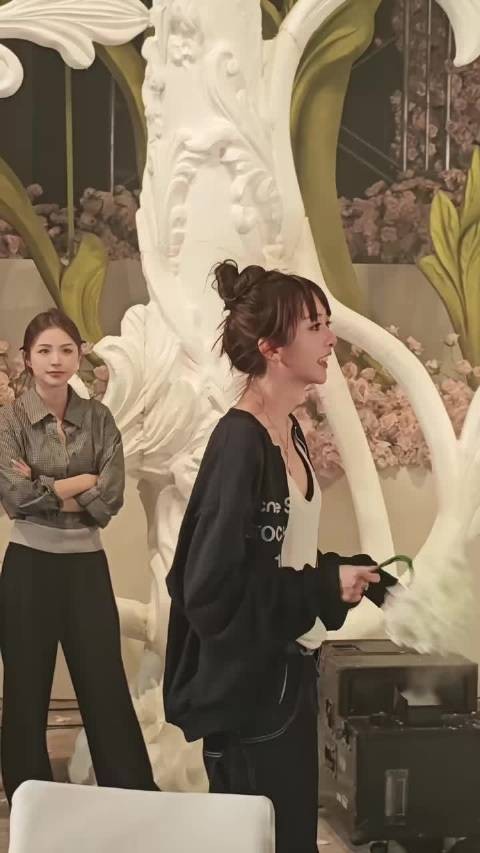 梅尼耶回应卓仕琳婚礼跳舞被骂,称是帮忙好朋友