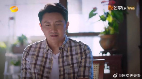父亲帮尖尖咨询女性知识 邻居慷慨帮忙,这样的爸爸谁不爱