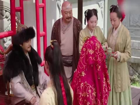 儿媳为毒死公公将毒吐涂嘴唇上