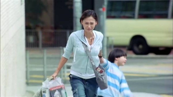 她23岁还没结婚,却有了一个5岁儿子,没有男人愿意娶她,就连父母也嫌弃她