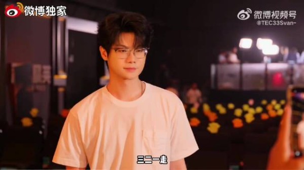 来看一下演员️ 还是一如既往的帅啊,zhs能不能来当我哥哥