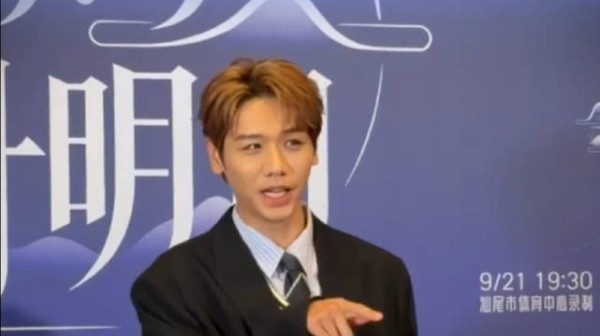 蔡旻佑群访live现场秒变演唱会