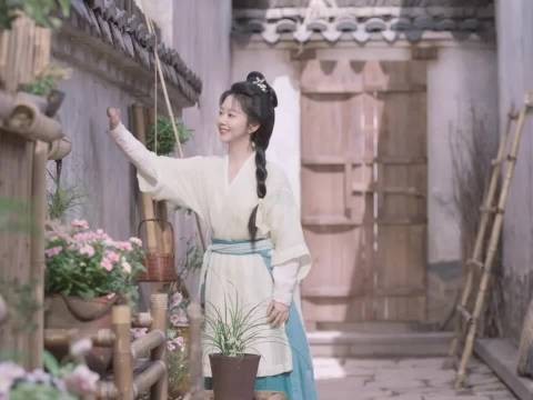 兰香入青楼,蕺儿舍衣换装助其逃脱