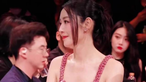 百花奖影后卫诗雅：一个月前谁也不认识我，一个月后谁都知道我
