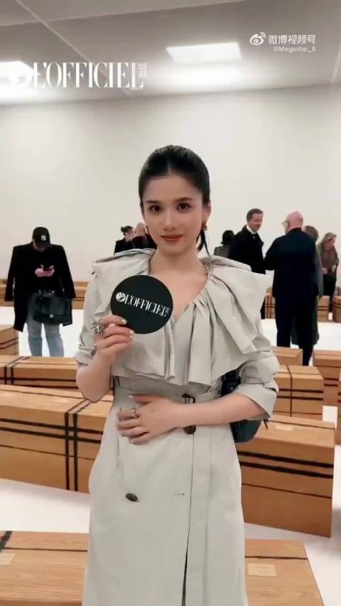 张婧仪亮相Burberry 2027夏季系列时装秀,品牌大使的公主氛围感拉满!…