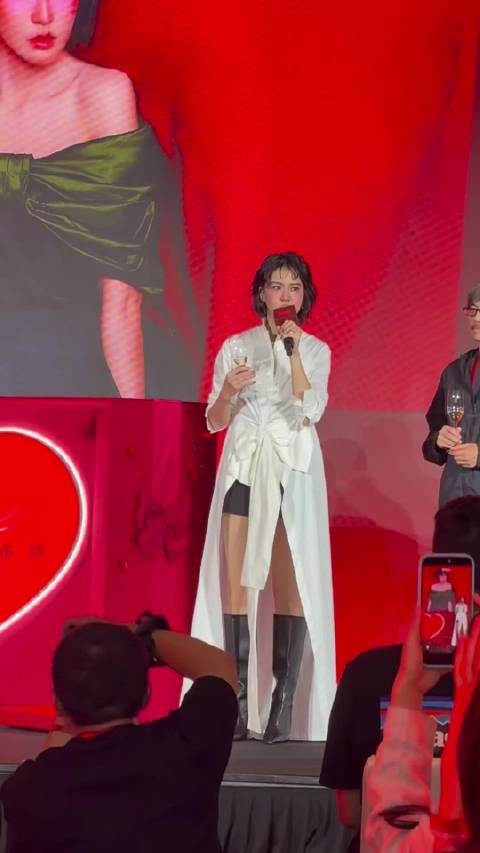 曾沛慈哭喊把票买完,担心演唱会卖不完