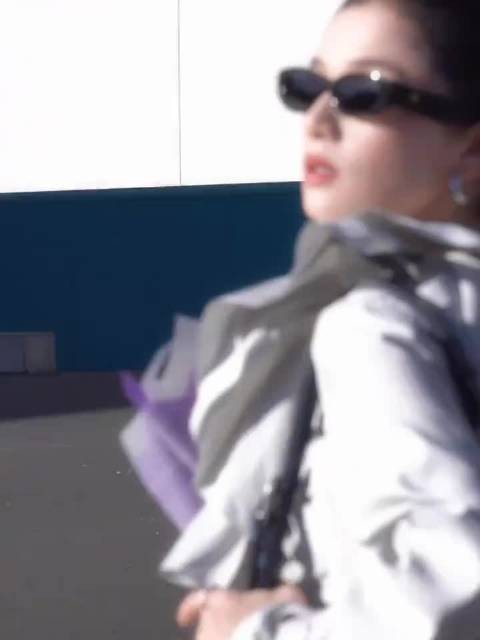 看到张婧仪才知道原来真神是不畏惧大光明的