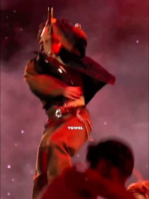 光看好身材 完全没注意后面还有怒吼 /towel