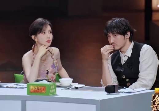 孟子义只是在夸邓家佳老师哭戏好 正常讨论 大家都互相认识 这有啥好骂的