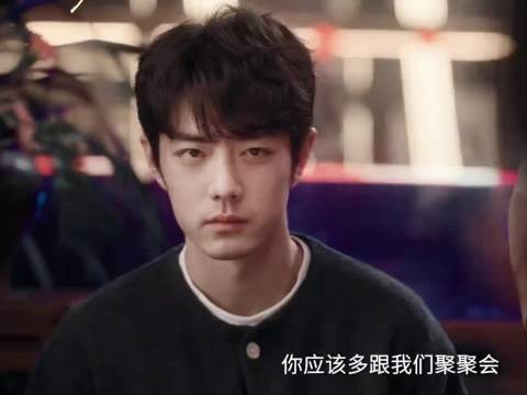 破碎的嗓子里挤出俩字:报~警~~亮亮emo,同事:表演~表演型人格