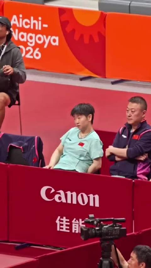 真的辛苦了莎莎,一天三赛都拿下了!肉眼可见的疲惫!孙颖莎