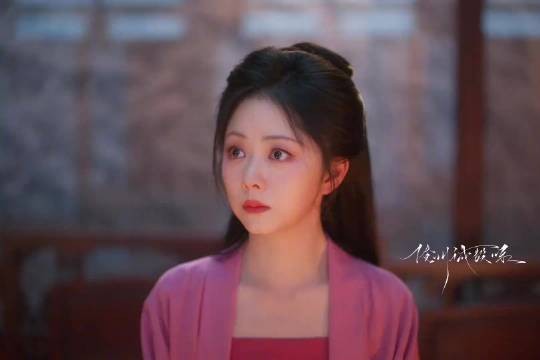 从前同为婢女，如今兰香成为大奶奶，姐妹情谊更加坚定了，接闺蜜兰香事业运！