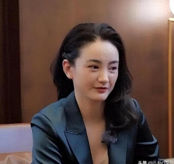 和胡歌是同班同学,出道20年一直不温不火
