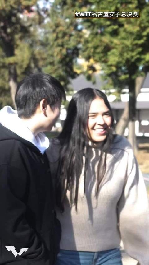 WTT名古屋女子总决赛2023 闺蜜同框,连扔石头都笑出声!