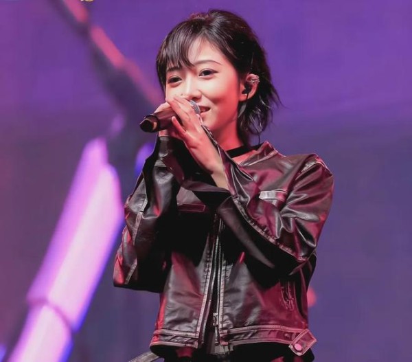 34岁美女歌手洪辰近况曝光!出道15年零绯闻,如今还单身让人唏嘘