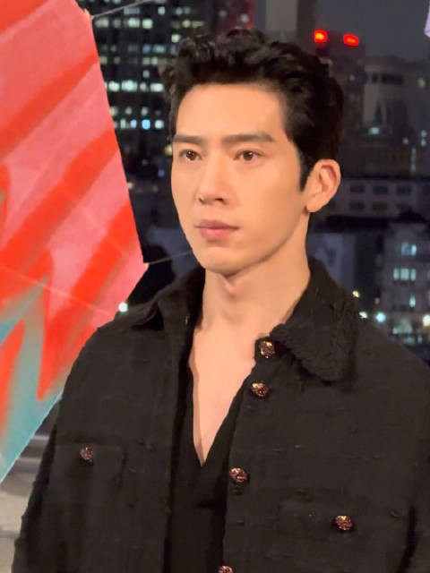 亮相CHANEL全新19M上海展览开幕酒会，Luke来了