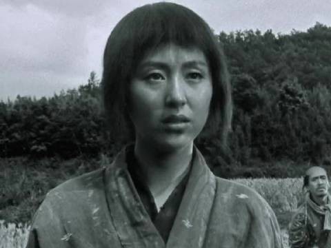 为了活命,父亲把女儿的长发剪了因为一个片段看了整部电影