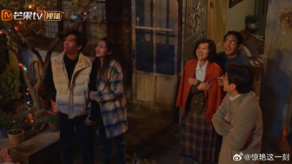 栋哲筱婷甜蜜相依看烟花 图南单身狗落寞,满脑子想的是都是李佳