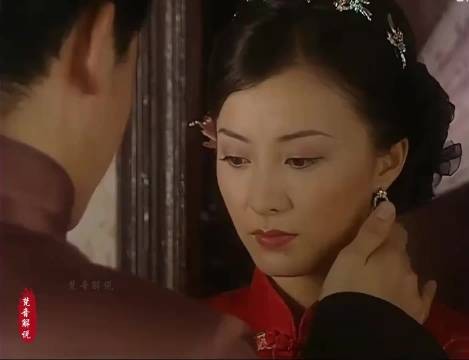 乡下女救父嫁瘸腿少爷，新婚夜一句话气走丈夫