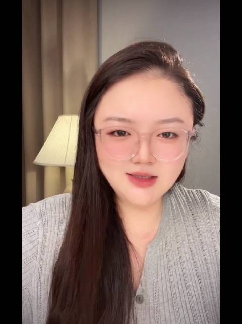 美女点评井柏然孙千不二搭，称其与刘雯活动拆CP